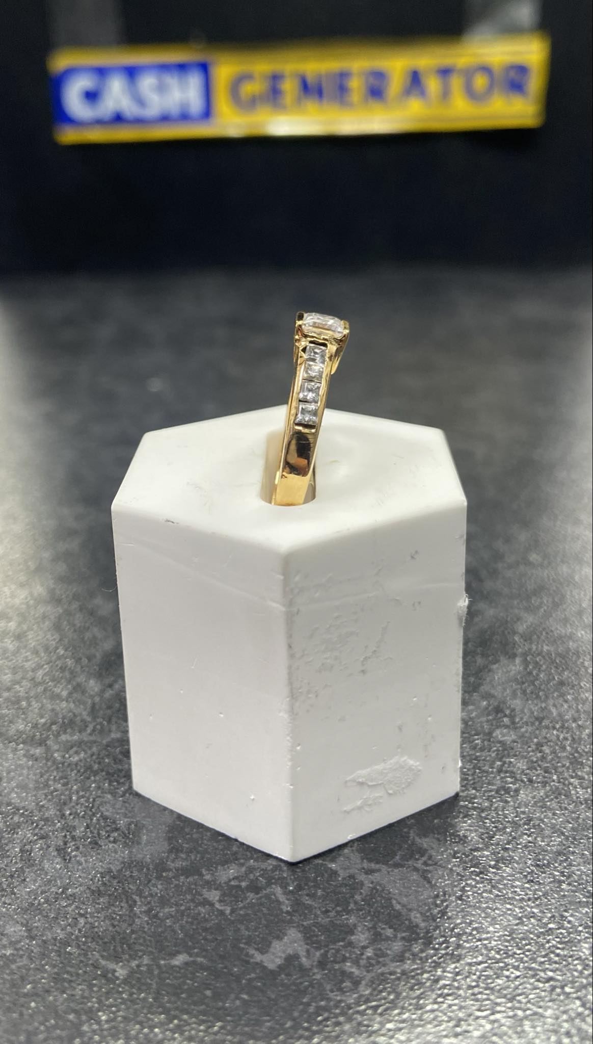 21ct Gold Ladies C/Z Ring (Size L) 4.1g