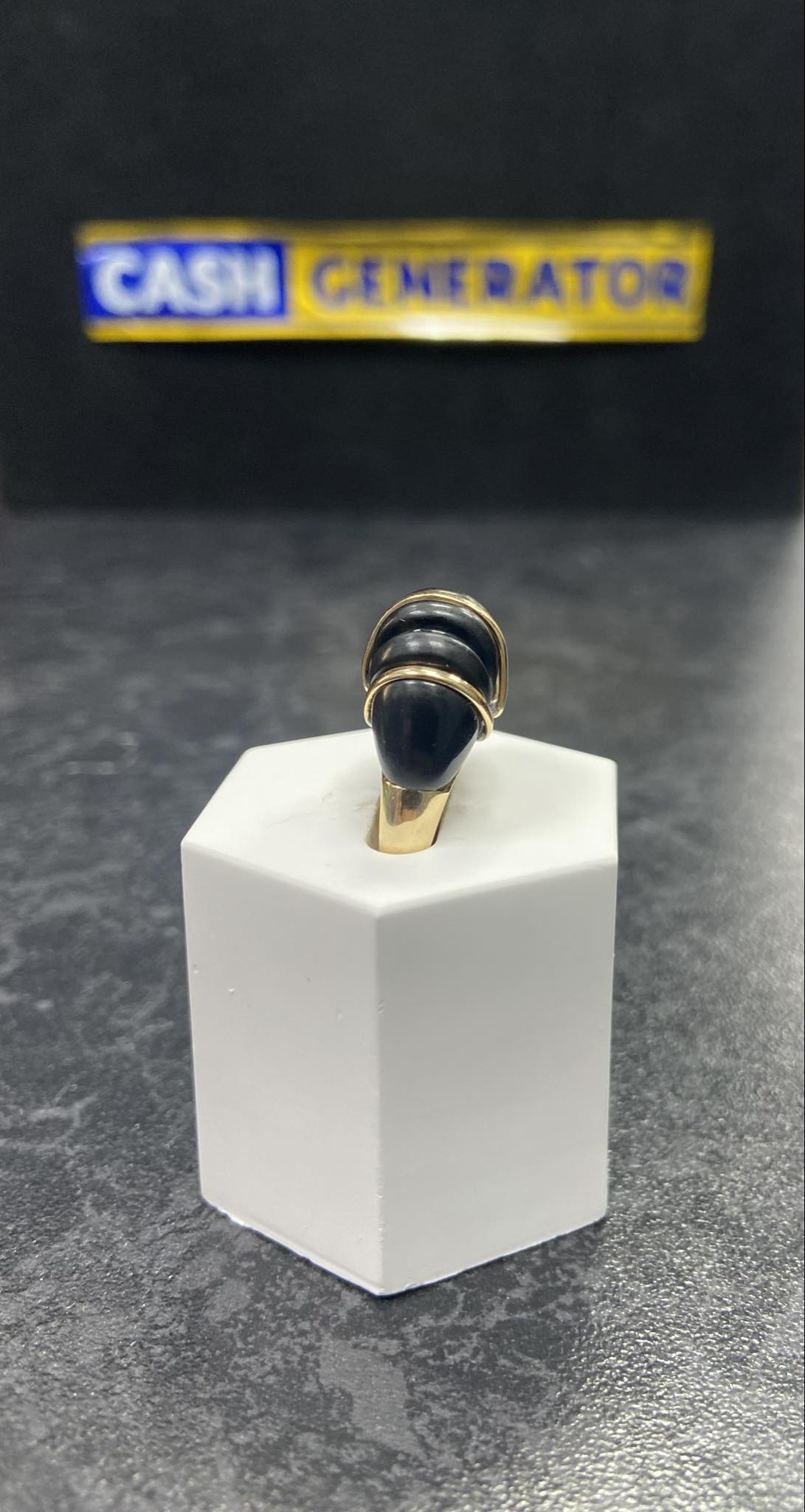 14ct Gold Onyx Ring (Size M) 4.3g