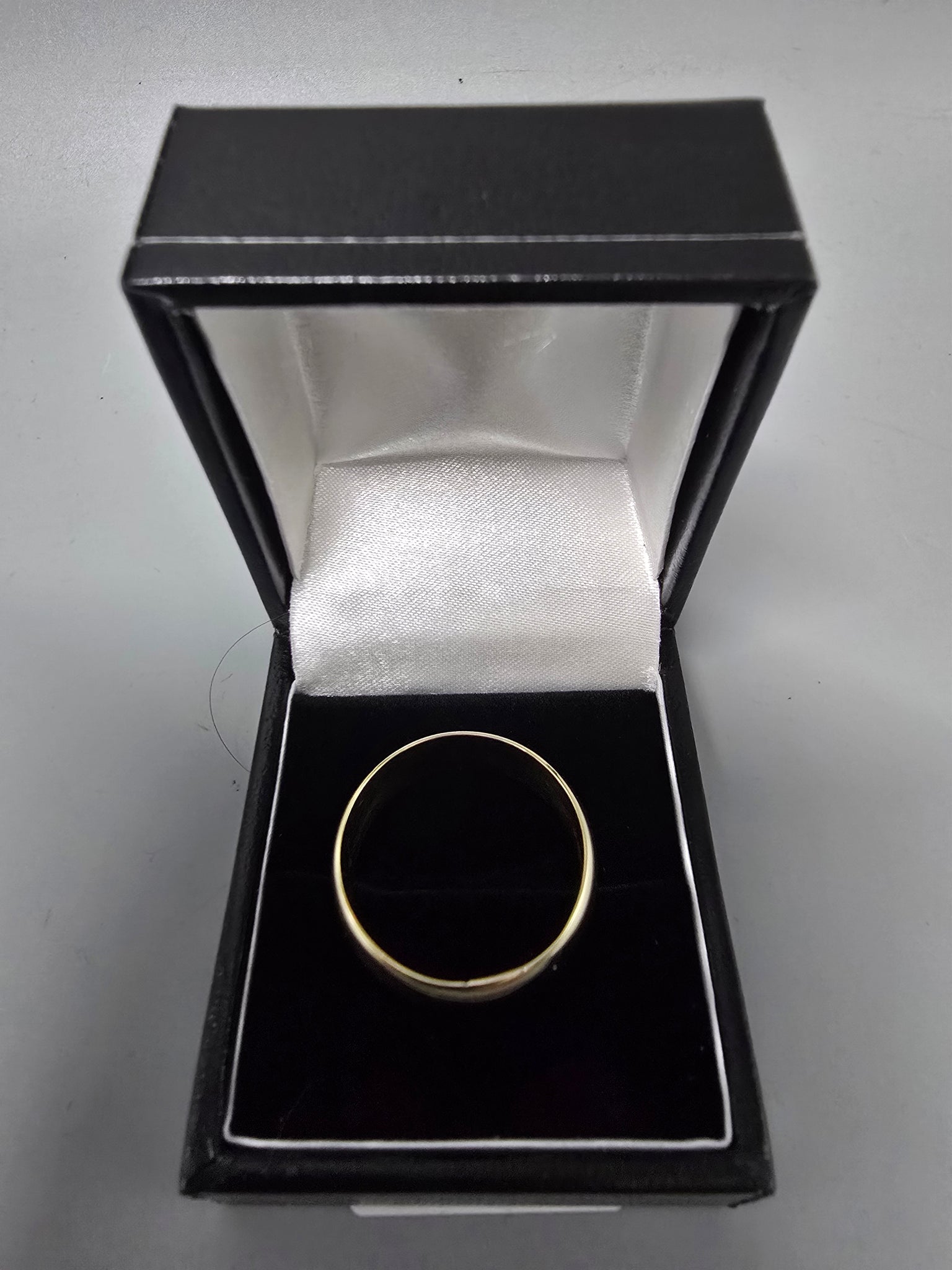 9ct GOLD RING 375, 6.2g Size V Wedding Band
