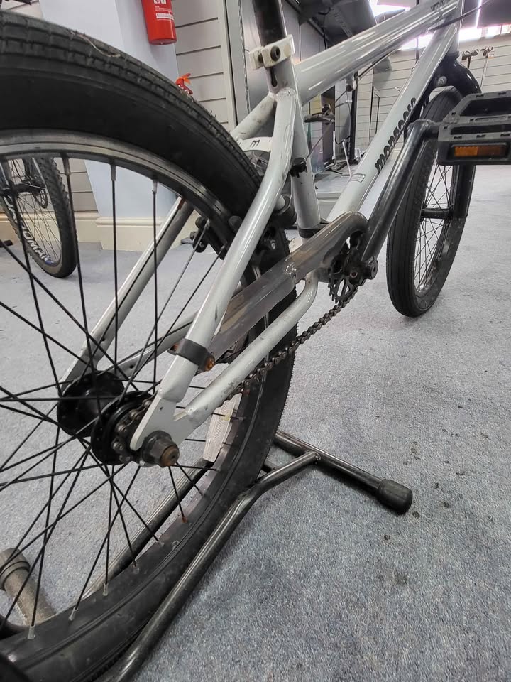 Mongoose Motivator BMX Bike - 20" wheels