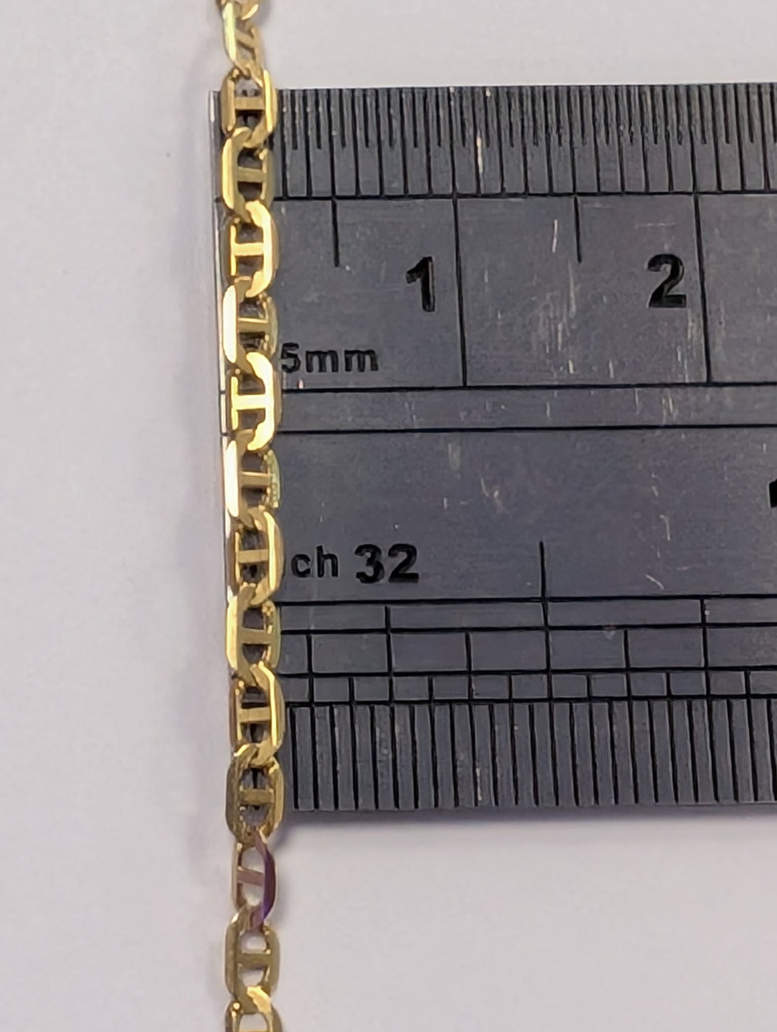 18CT GOLD FIGURE OF EIGHT CHAIN