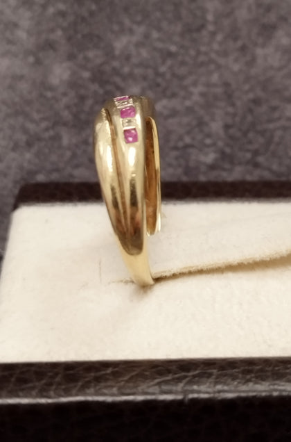 9ct Yellow Gold Diamond and Red Stone Ring - Size O
