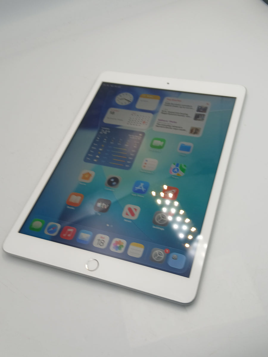 Apple iPad 8th Generation Wi-Fi 32GB silver unlocked unboxed