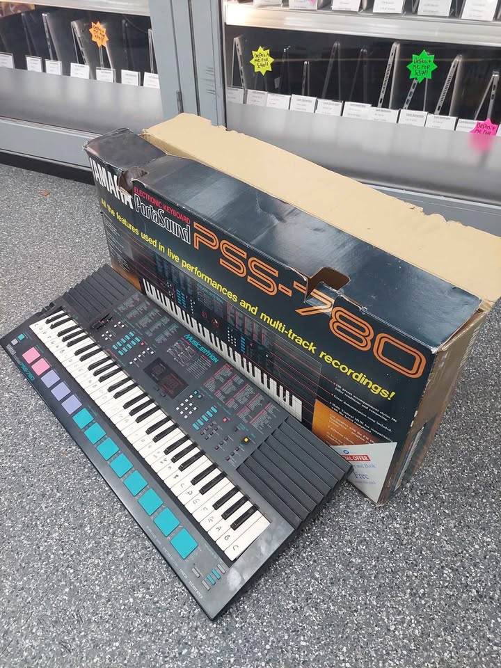 Yamaha PSS-780 Keyboard With Manual, Boxed