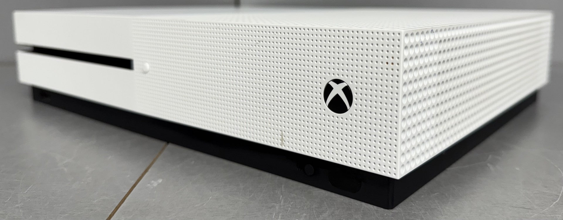 Microsoft Xbox One S 1TB Console Bundle ( + The Crew 2 ) ** Unboxed **