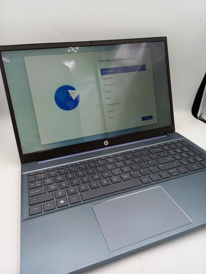 HP 15-EG2023/i3-1215U/8GB Ram/256GB SSD/15"/W11/B