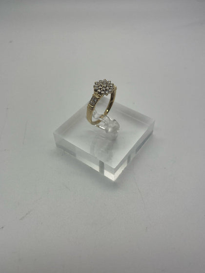 Gold Diamond Ring - 9ct - 2.7g - Size 'R'