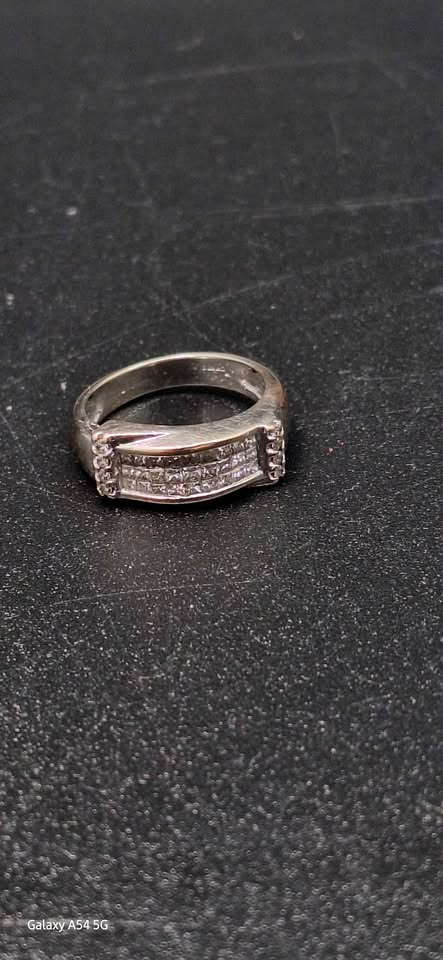 9ct White Gold Ring With CZ Stones - 6.82 Grams - Size N