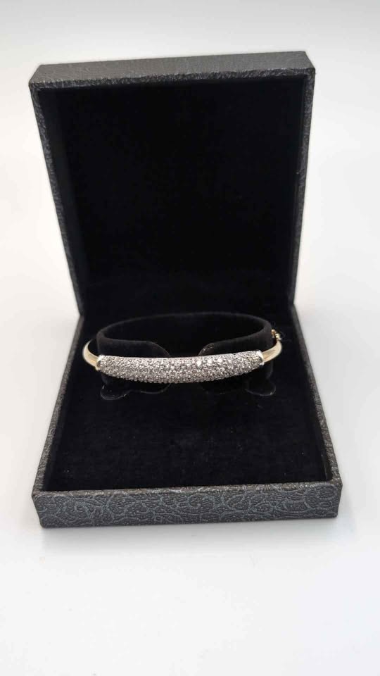 9ct Yellow Gold Cubic Zirconia Bangle Bracelet - 6.39 Grams