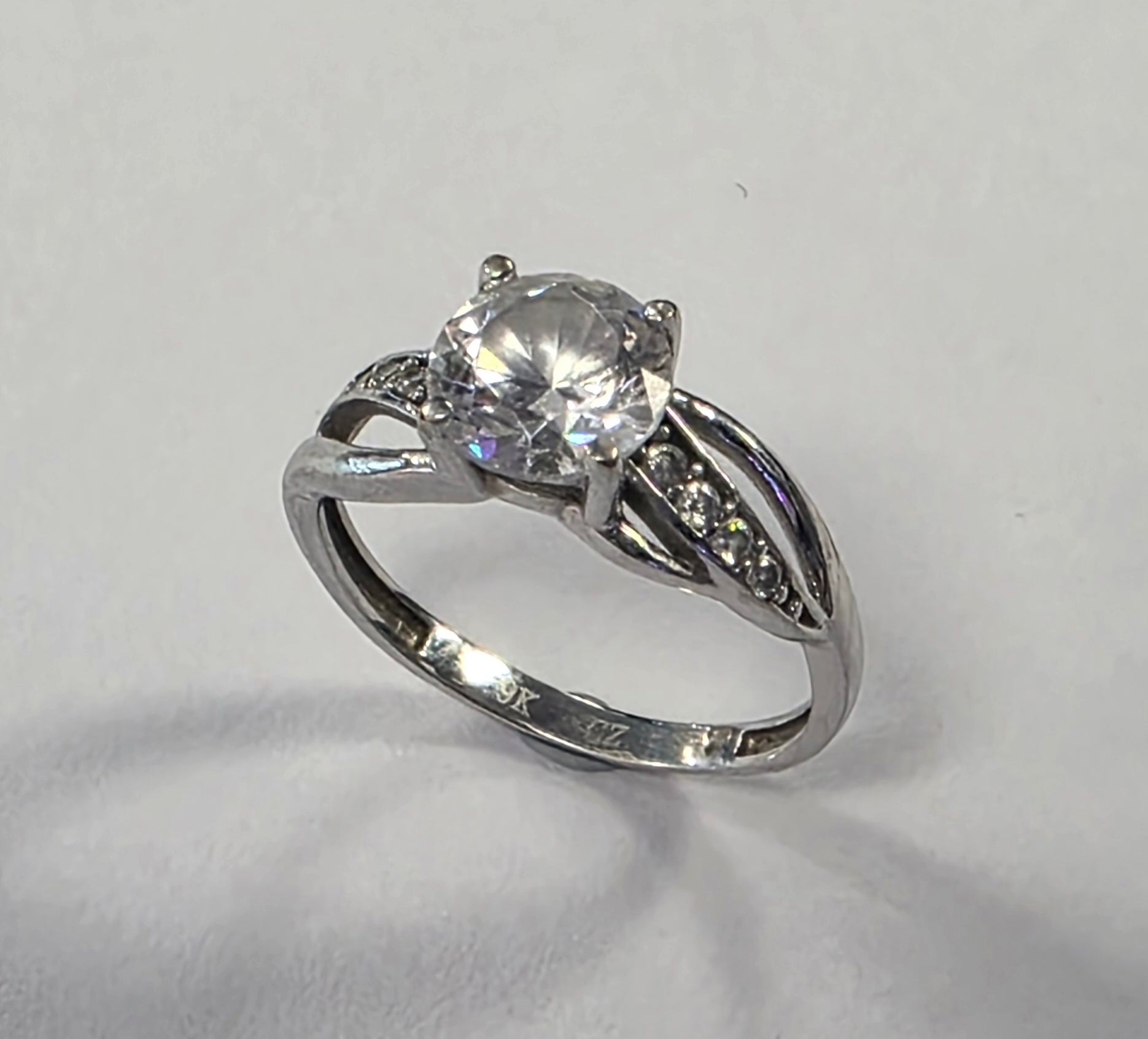 9ct White gold Cz Ring - size I 1/2
