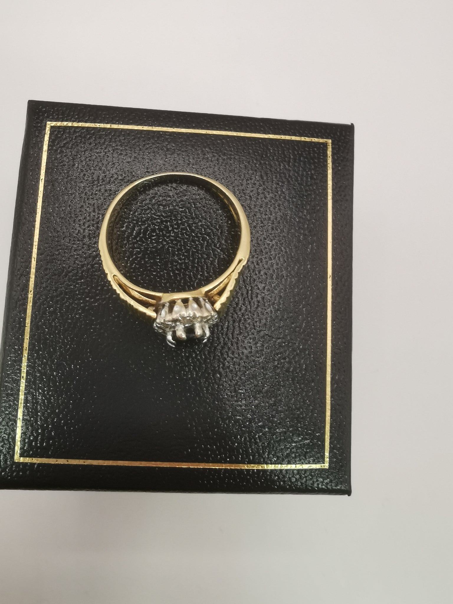 4.4G 18CT Gold Ring (750) Hallmarked and Tested Size M Boxed