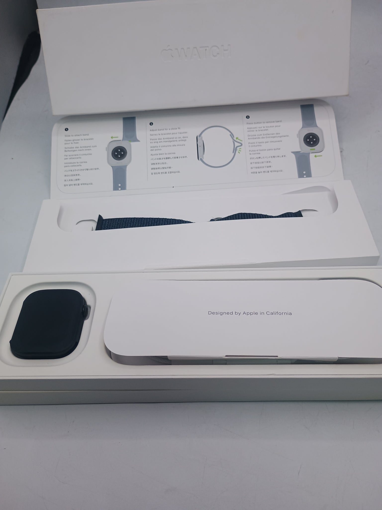 APPLE WATCH SERIES 10. JET BLACK WITH FABRIC SPORT BAND. 42MM GPS