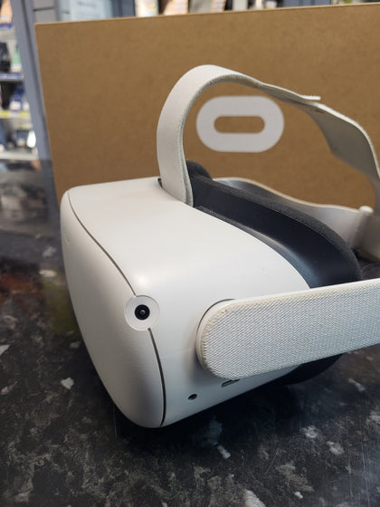 Meta/Oculus Quest 2 VR Headset (With Controllers) - 64GB. Boxed