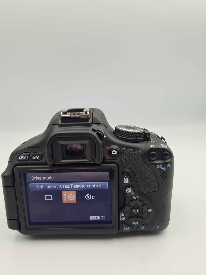 Canon EOS 600D II 18MP Digtal SLR Camera - EF-S 18-55mm Lens (2x Batts & Charger)