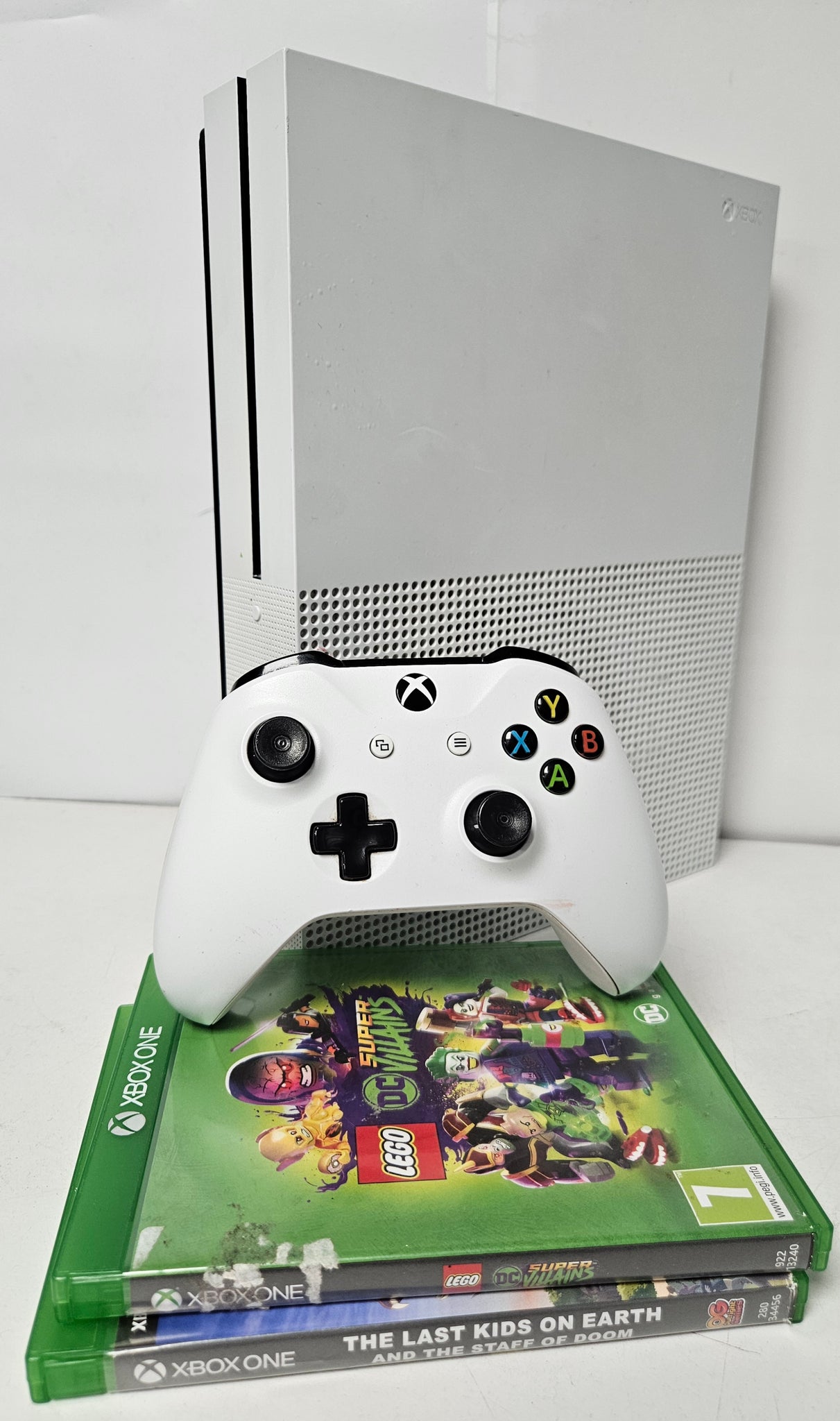 Xbox One S 500GB Console & 2 Games