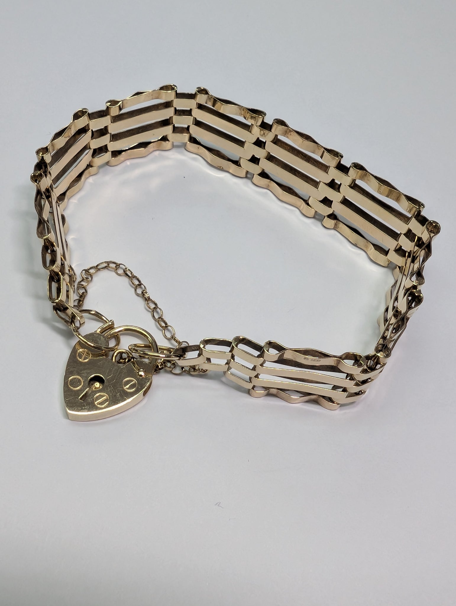 9ct gold 4 bar gate bracelet