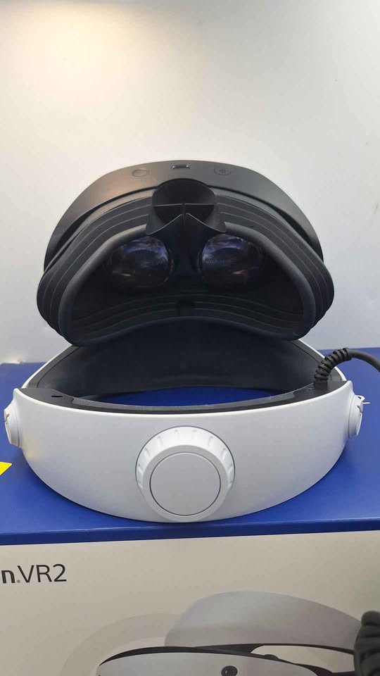 Sony PlayStation VR2 PS5 Virtual Reality Headset With 2x Controllers - Boxed