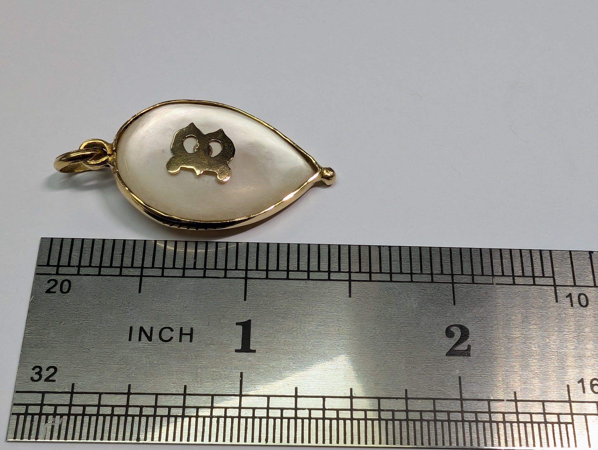 18ct Gold & Mother Of Pearl Pendant