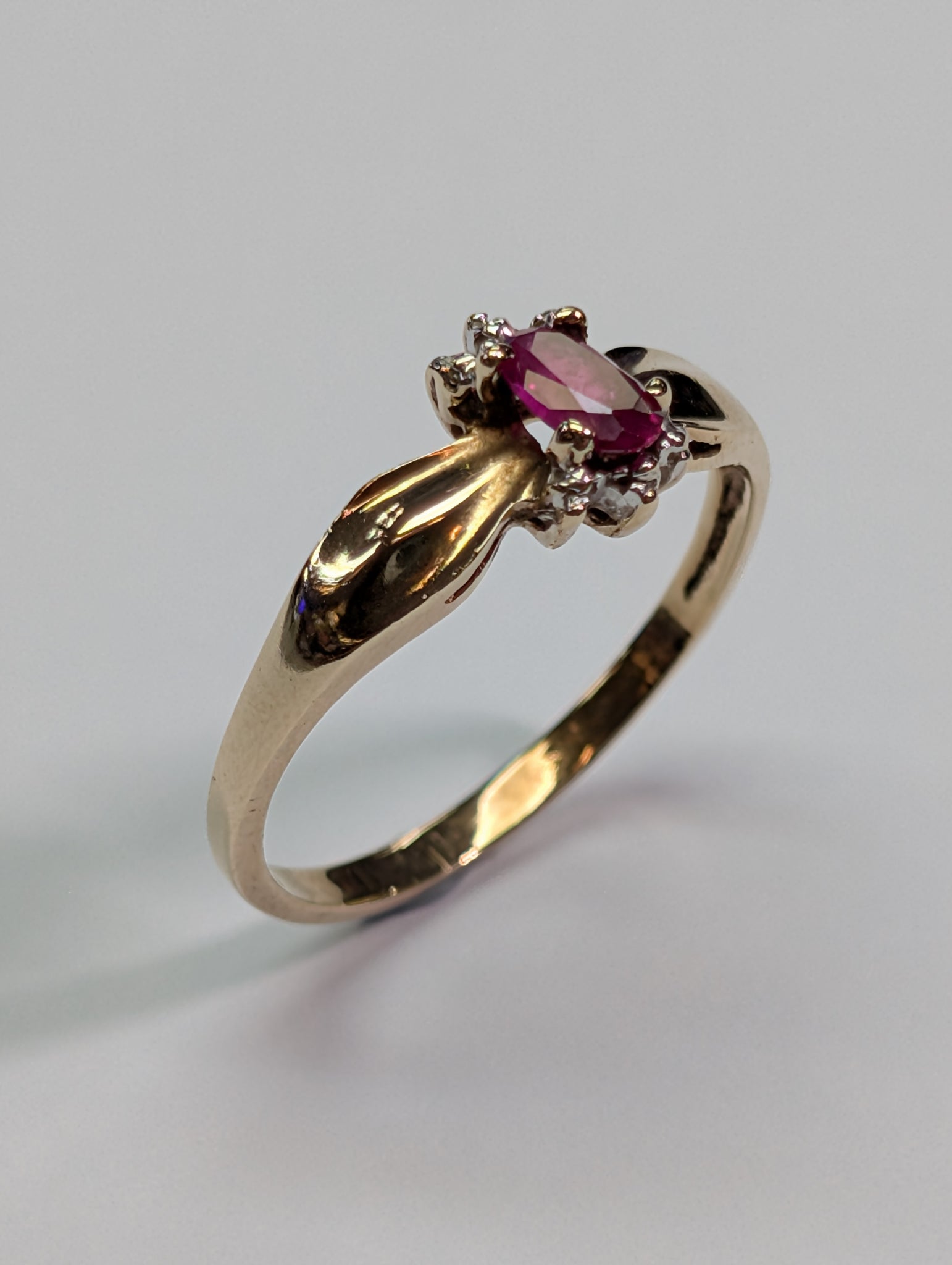 9ct gold diamond & ruby ring