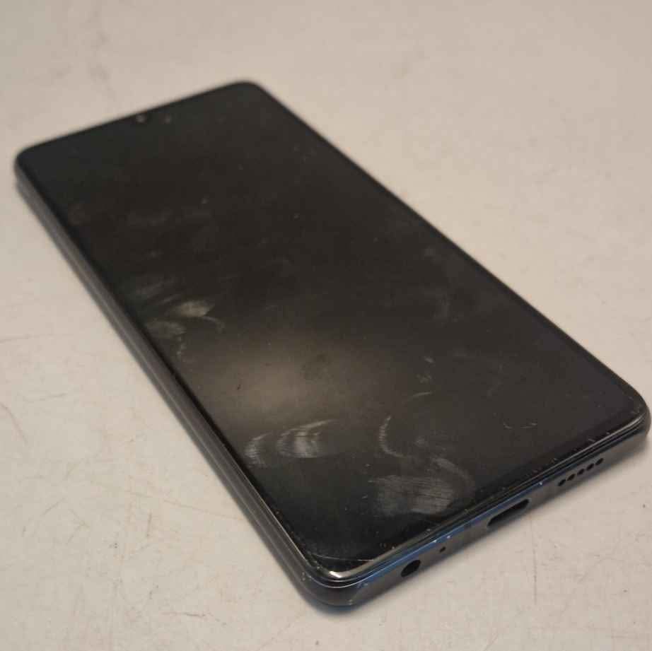 Huawei P30 128GB Mobile Phone - Black - Unlocked - Unboxed. Small crack on camera . does not affect photos