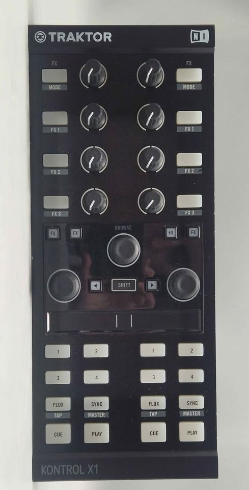 Traktor Kontrol X1 MK2 DJ Controller, B
