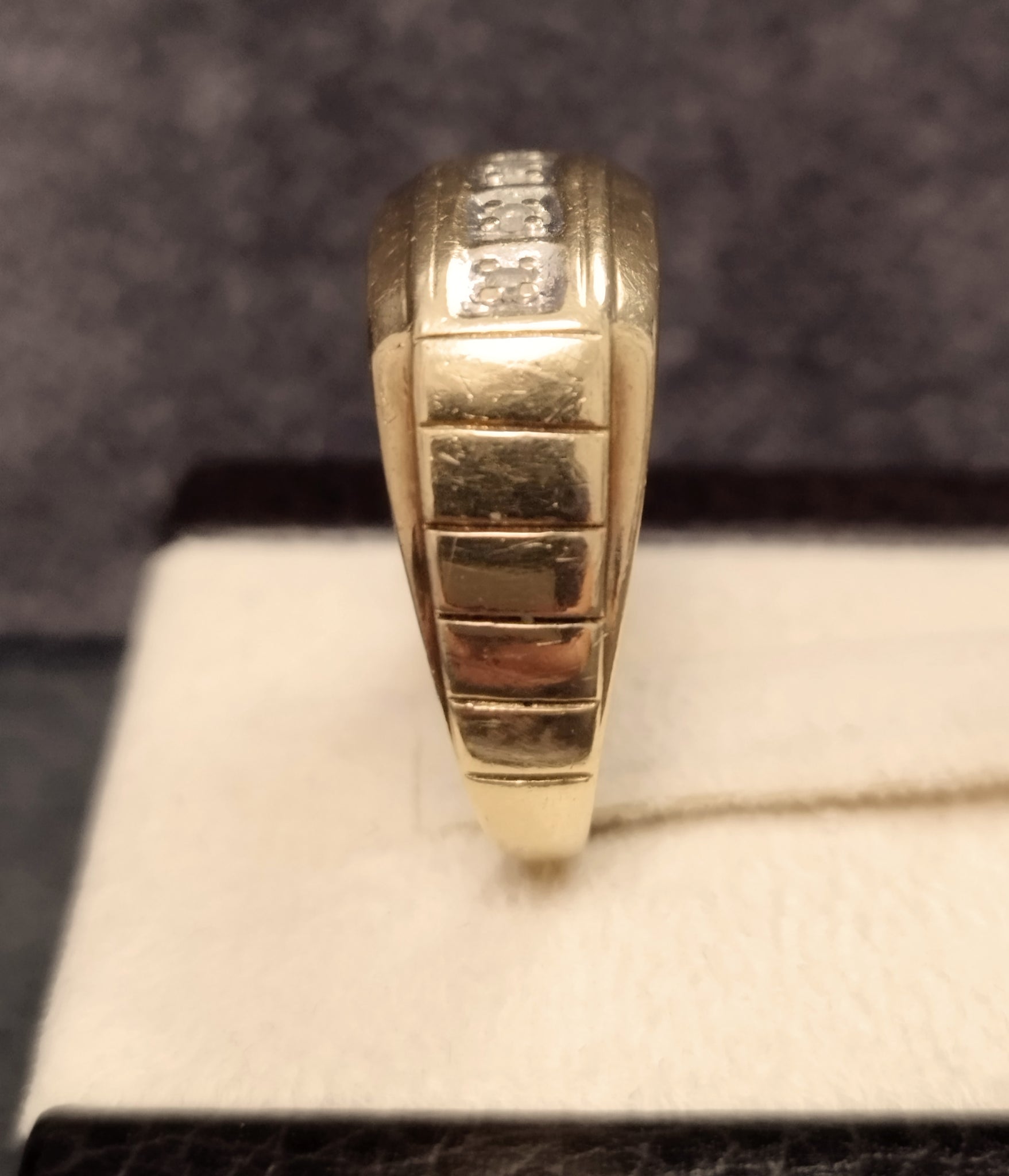 9ct  Yellow Gold & Diamond Mens Ring Size T