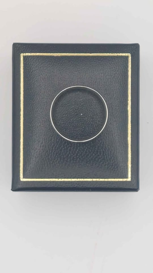 14ct white gold ring 4.0g size p