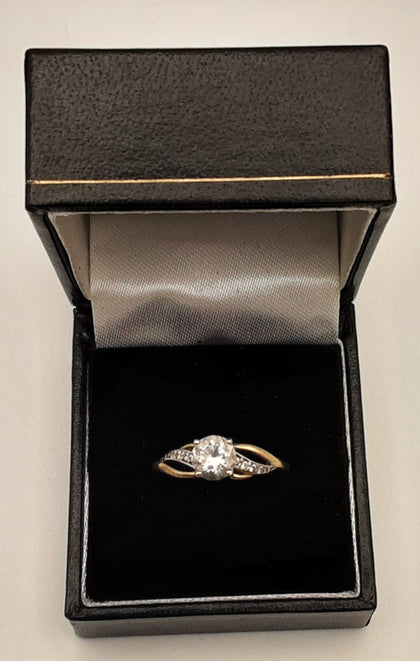 9ct gold CZ size Q