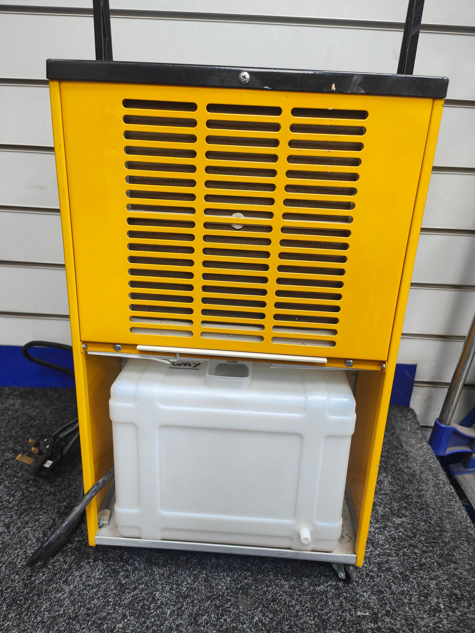 Master DH732 Professional Industrial Dehumidifier 30Litre 240V