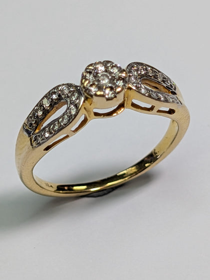 18ct Gold Dual Horseshoe Diamond Ring - Size N 1/2