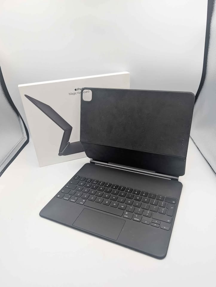 Apple Magic Keyboard for 11" iPad Pro 1st/2nd/3rd Gen & Air 4th - Black - Boxed