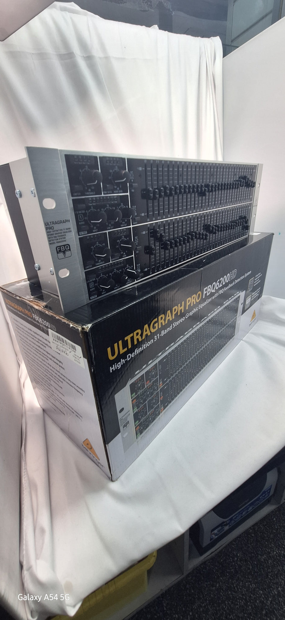 Behringer FBQ6200HD Ultragraph Pro equaliser boxed