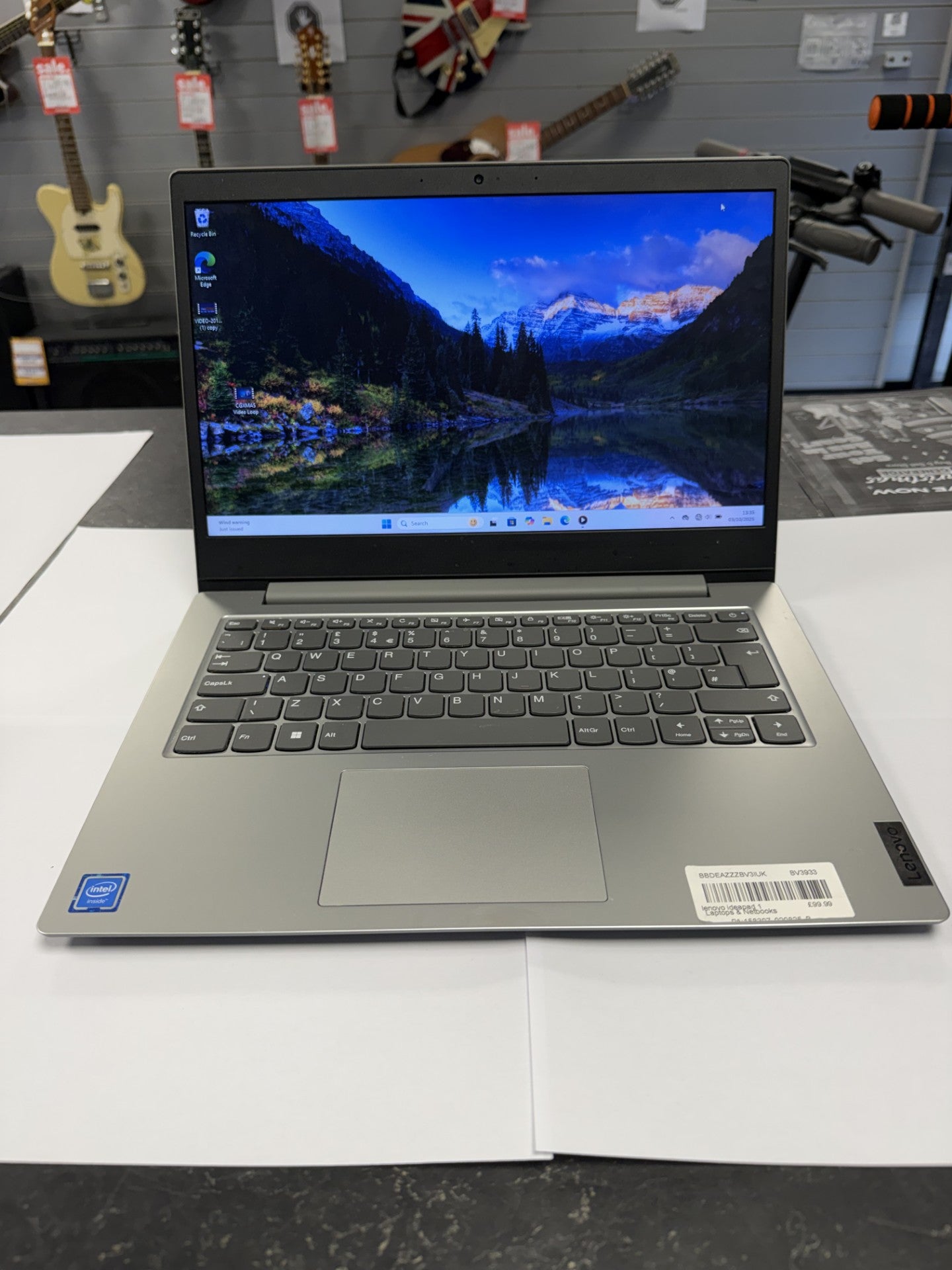 Lenovo IdeaPad 1 .