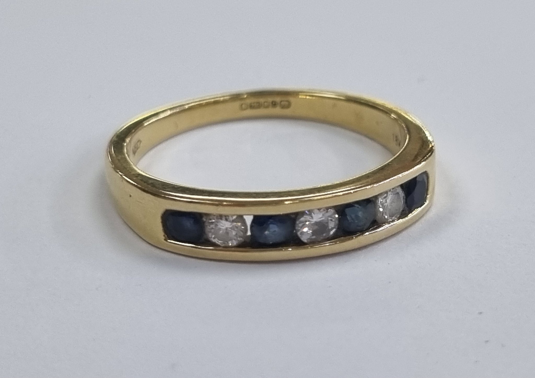 18ct Sapphire & diamond ring size O