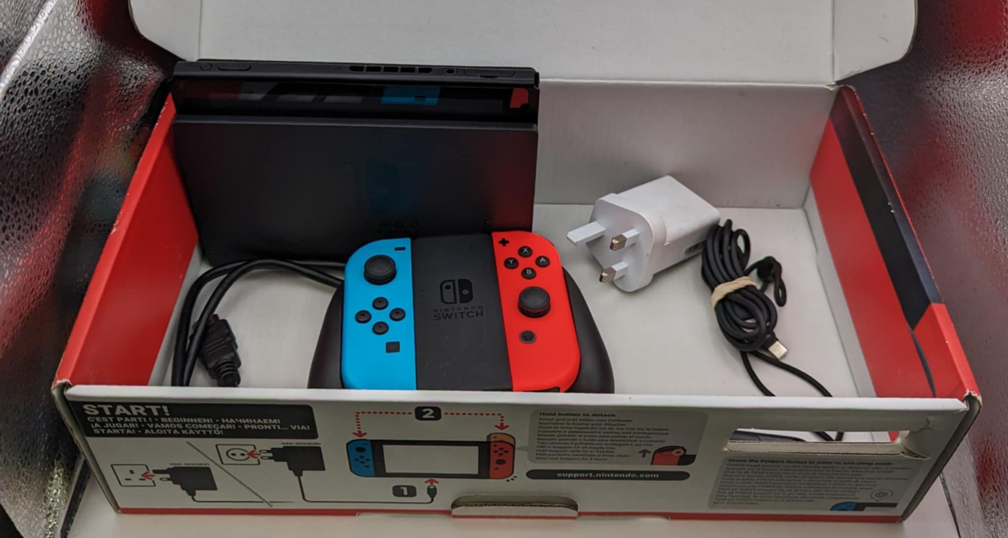 Switch Console, 32GB HAC-001-01 + Neon Red/Blue Joy-Con, Boxed