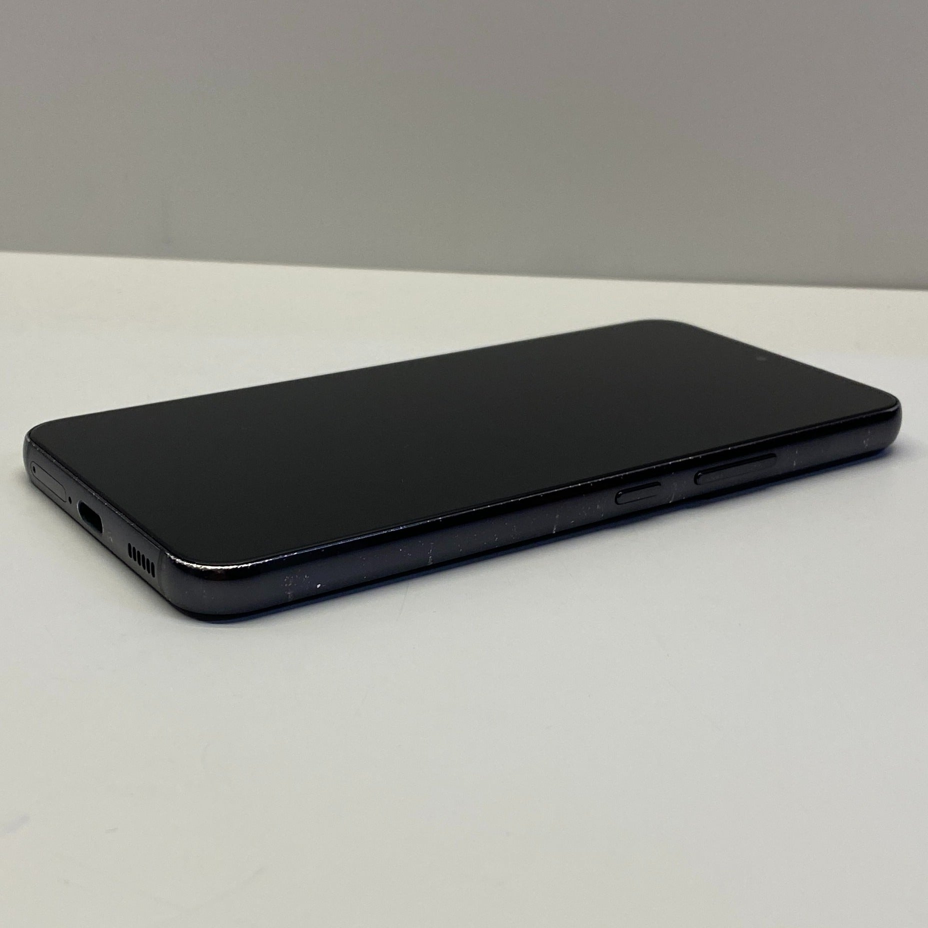 Samsung Galaxy S22 Unlocked Model SM-S901B/DS 128GB in Phantom Black Boxed