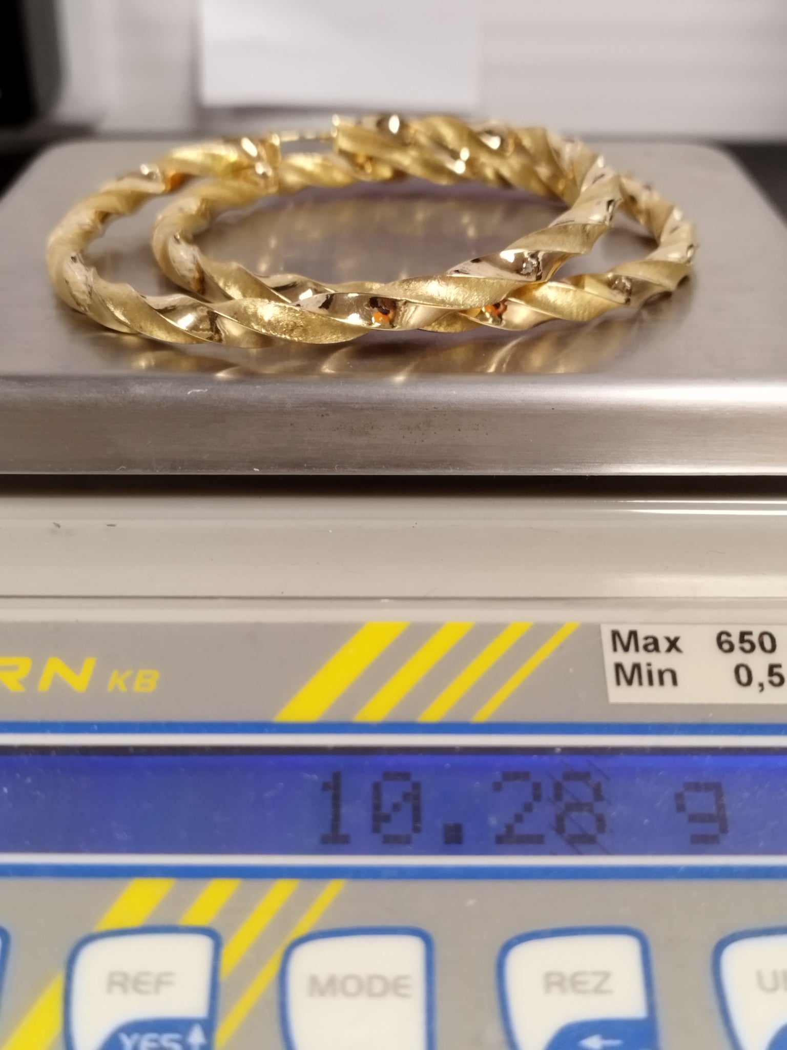 9ct Yellow Gold Large Twisted Hoop Earrings – Large 80mm
