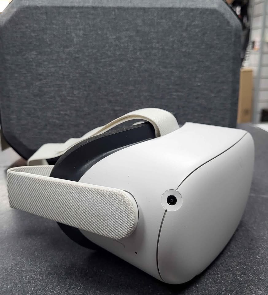 Oculus Meta Quest 2 All-in-One VR Headset 128GB ** Boxed **