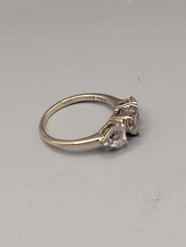 9ct Yellow Gold Rig With 3x Translucent Green Stones - Size K