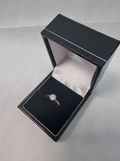 9ct Yellow Gold Ladies Ring With CZ Stones - 1.12 Grams - Size K