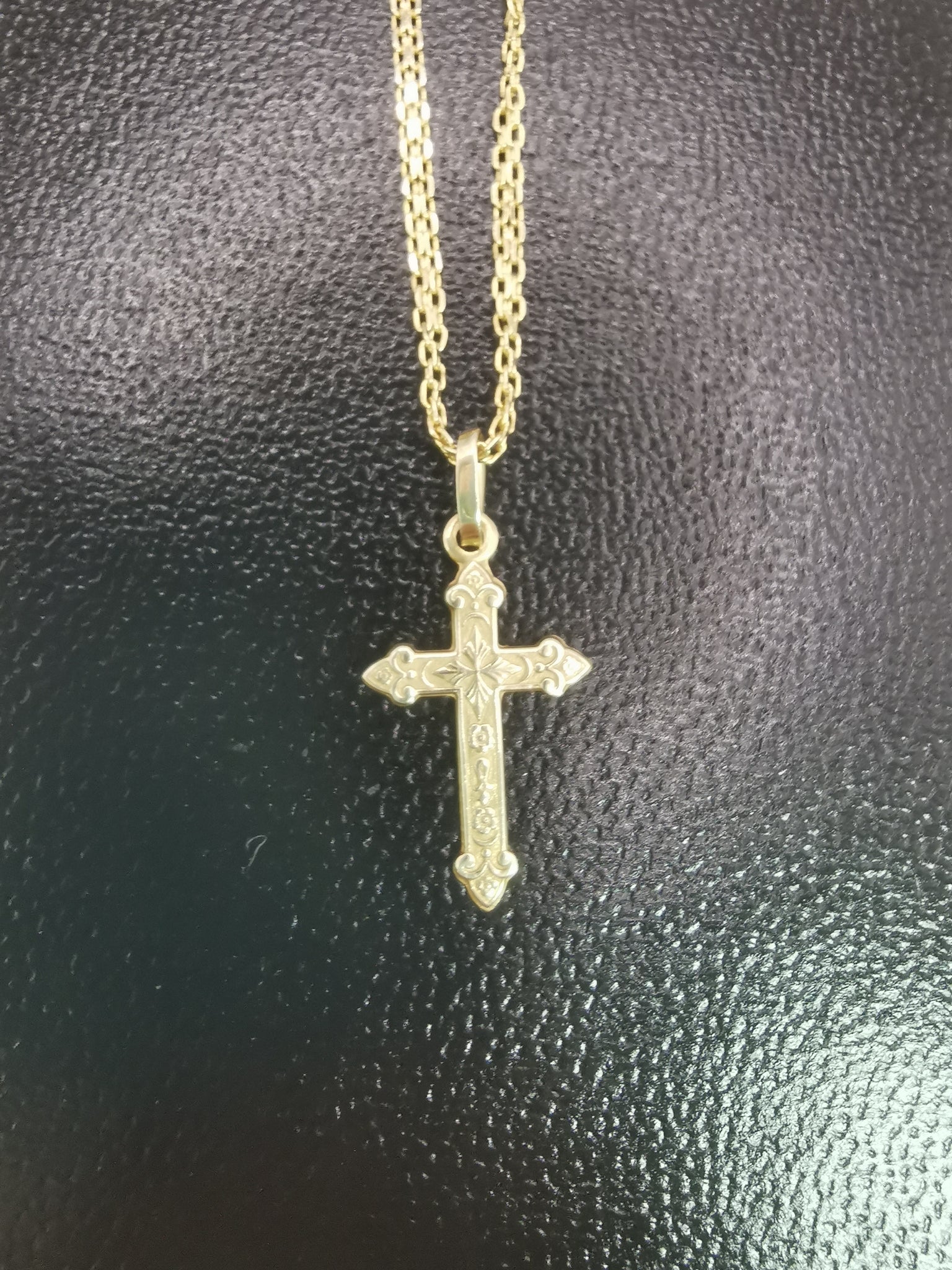 20" 18ct 2.3G Gold Necklace with a 9CT 0.4G cross pendant Hallmarked and Tested