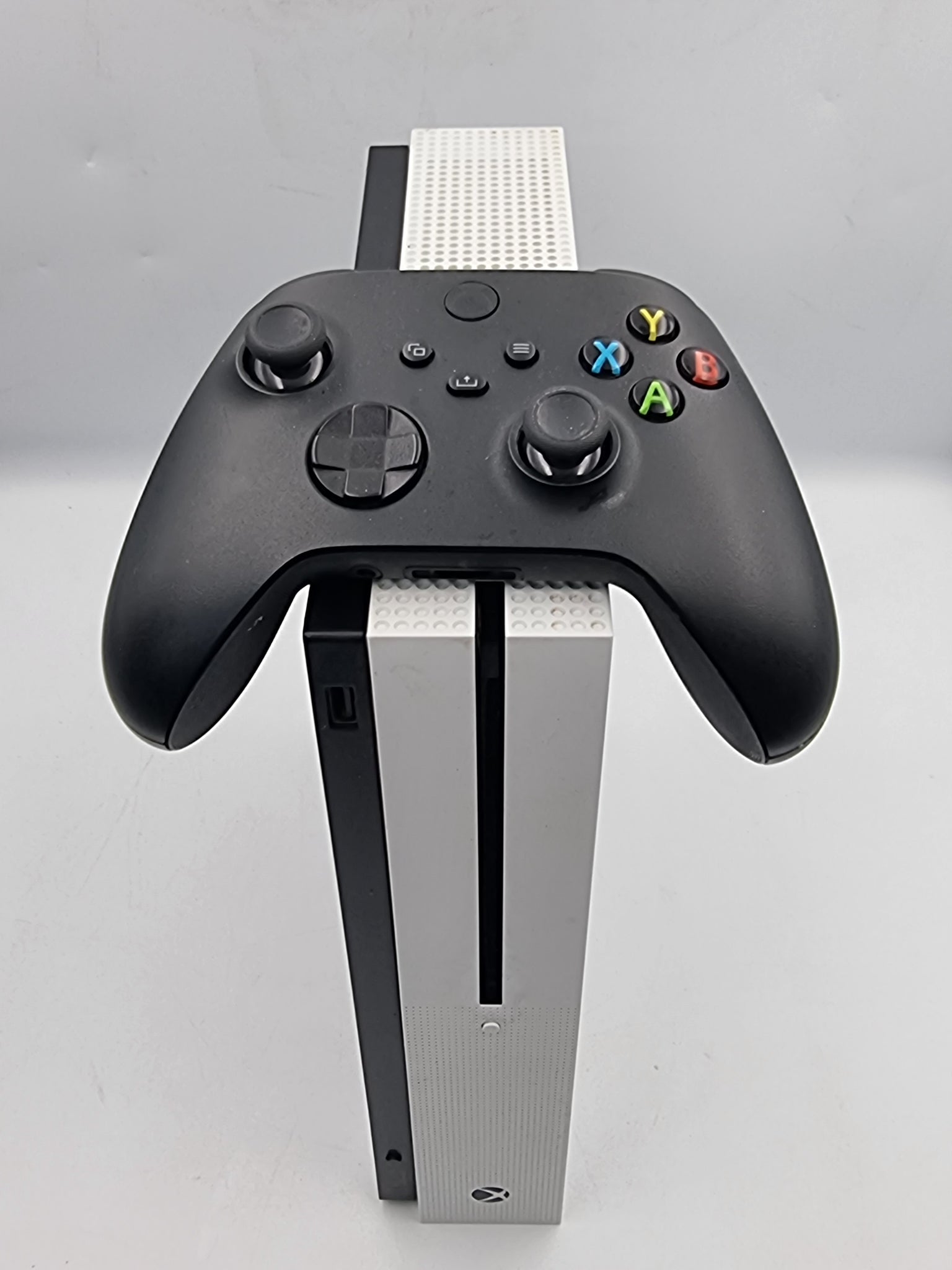 Microsoft Xbox One S 1TB white game console with 1 x black series controller and all leads UNBOXED