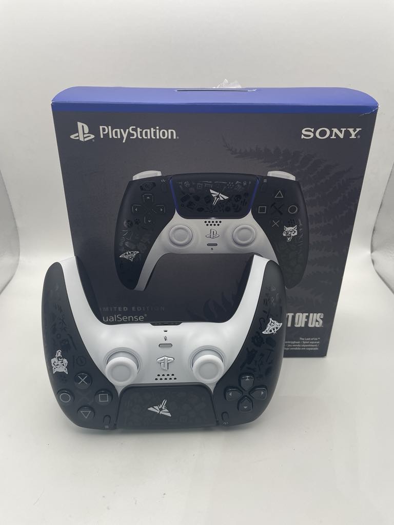 THE LAST OF US PS5 CONTROLLER