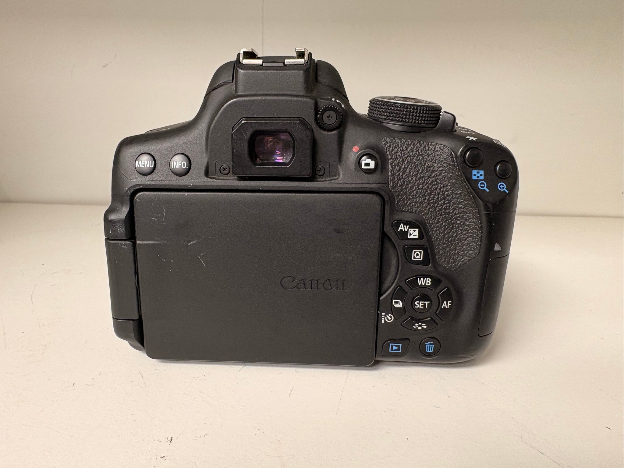 Canon EOS 750D With 18-55mm EFS IS Lens - Great Yarmouth
