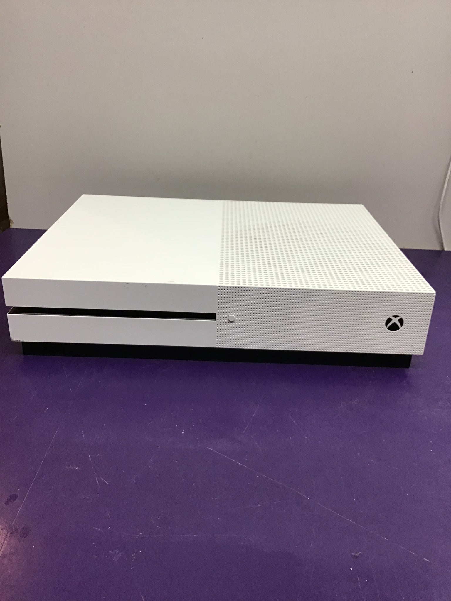 Xbox One S no controller or cables