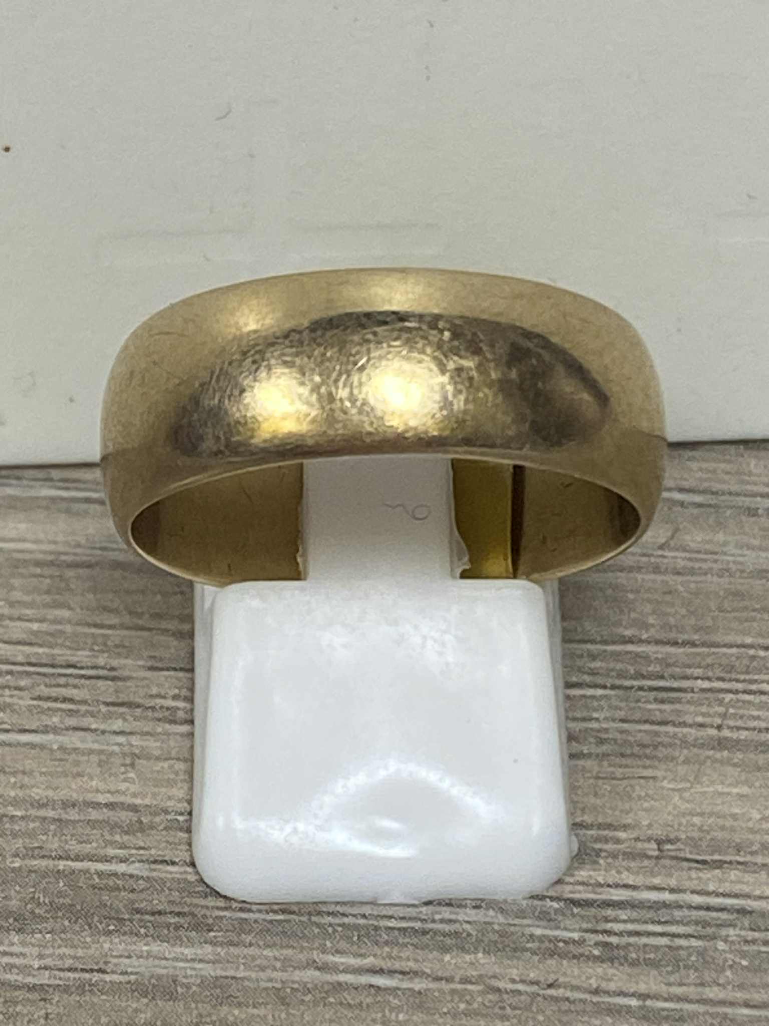 9ct Gold Ring (Size W) Apx 7g