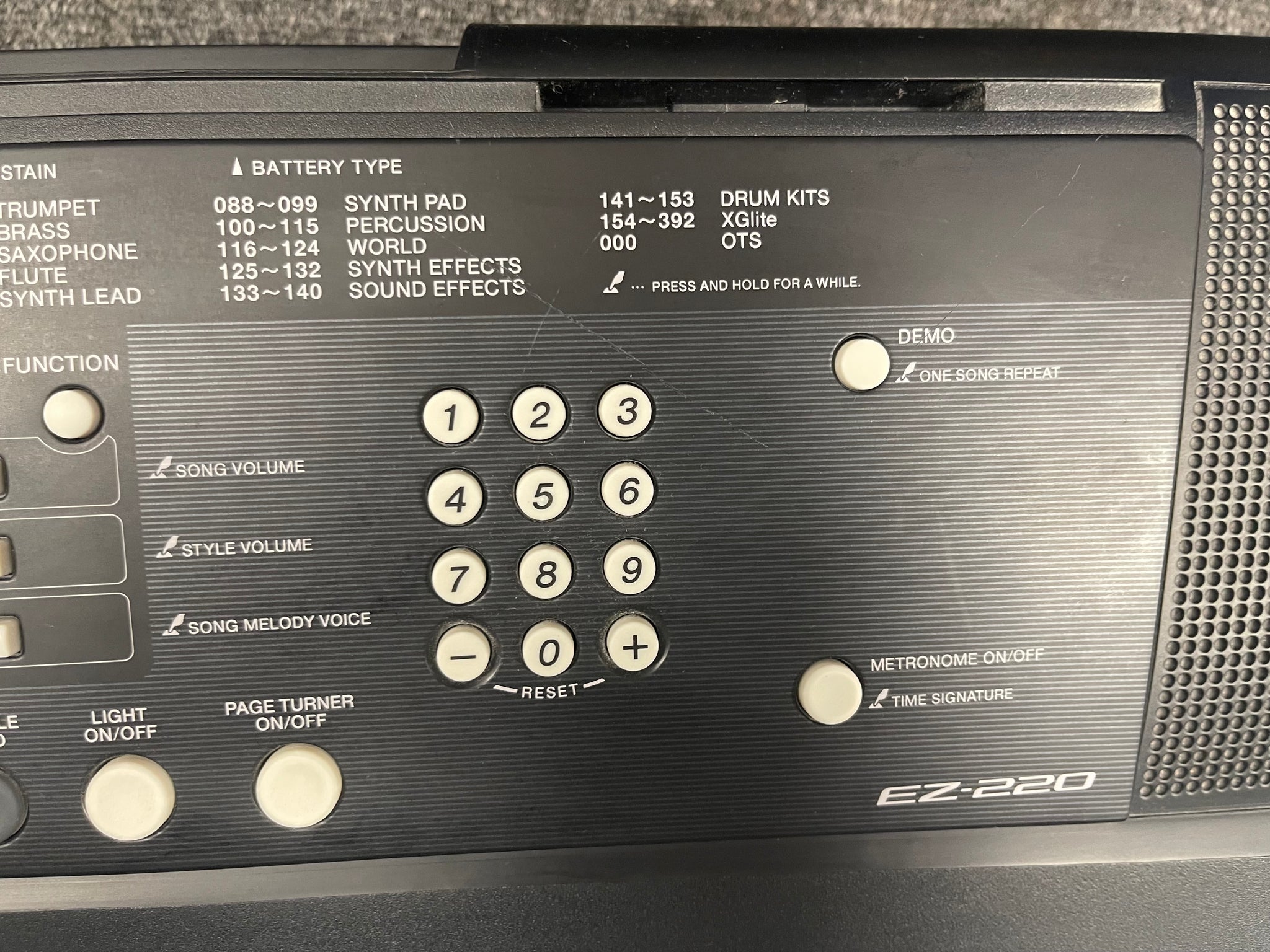 Yamaha EZ-220 Digital Home Keyboard **Collection Only**