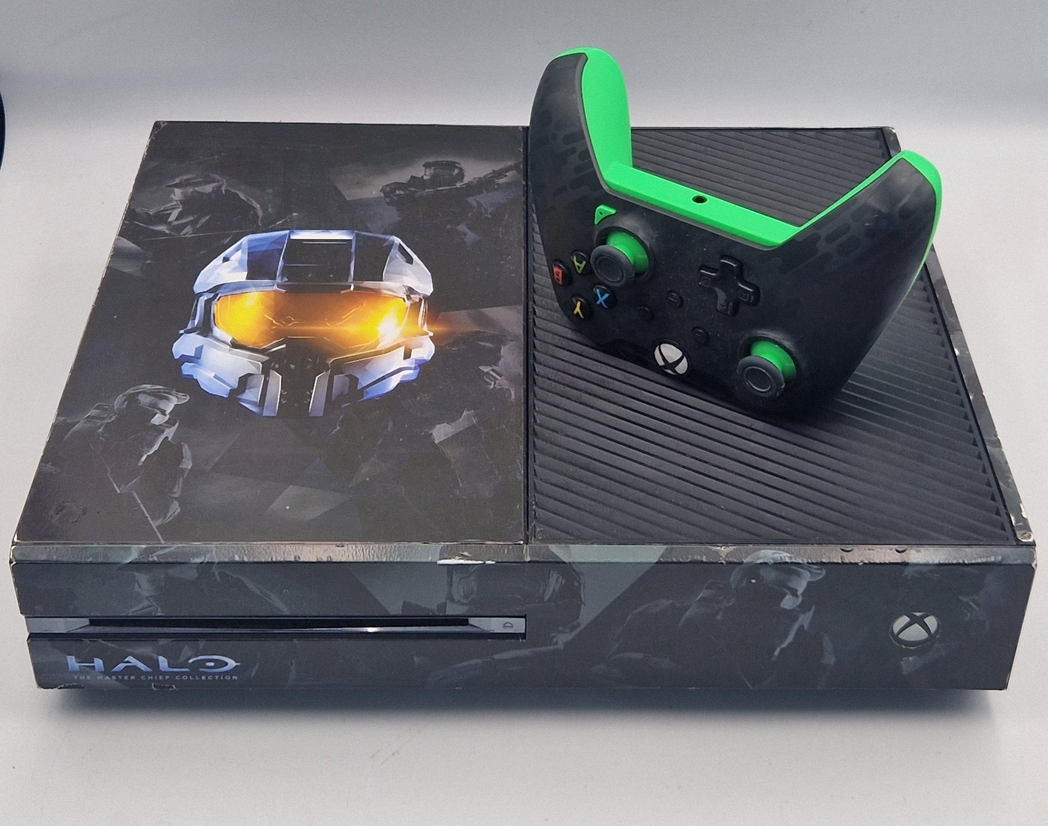 Microsoft Xbox One 500GB Console with halo skin and power A wired controller unboxed with all leads