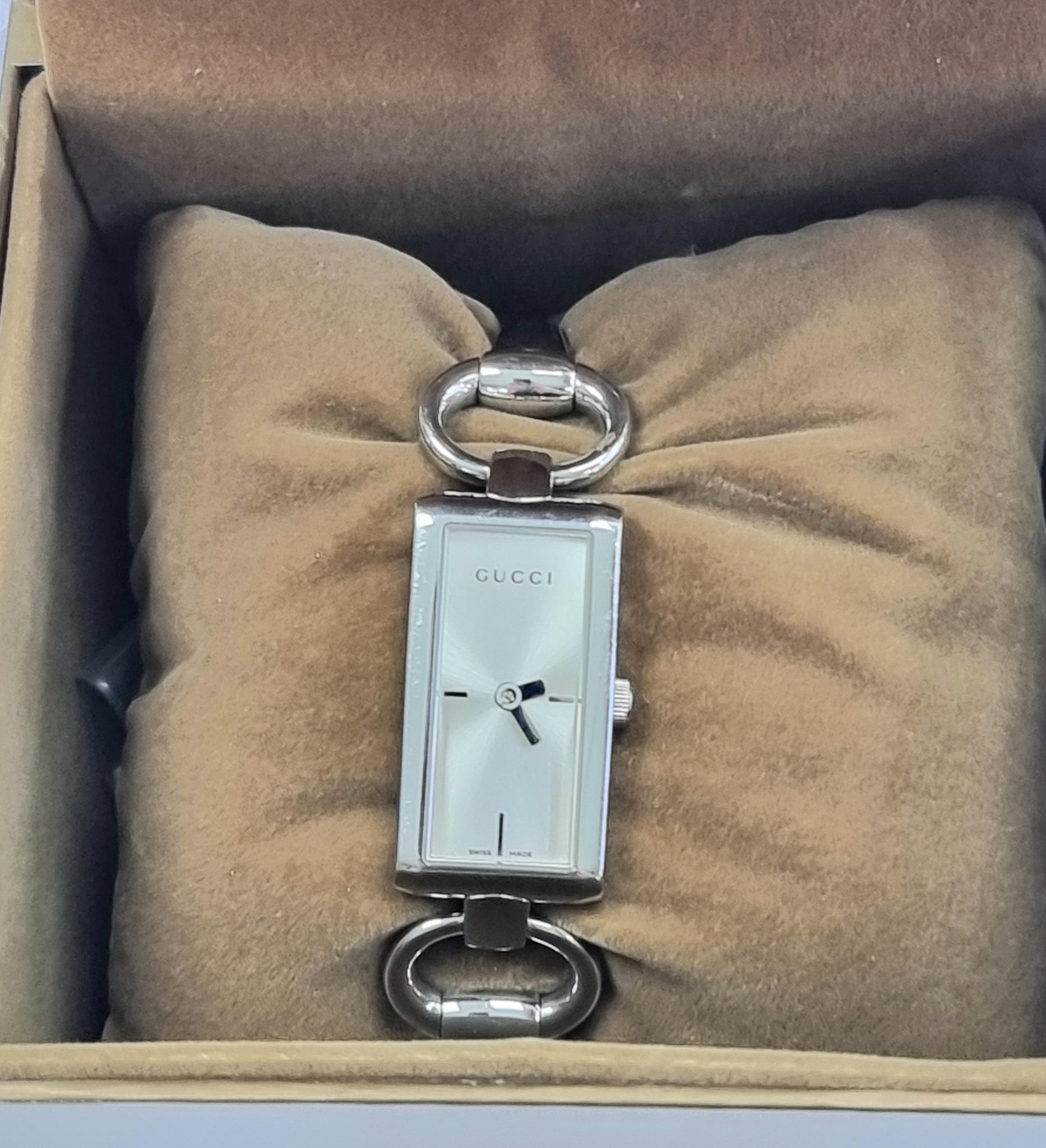 GUCCI 119 TORNAVONI LADIES WRISTWATCH SILVER STAINLESS STEEL RECTANGULAR CASE