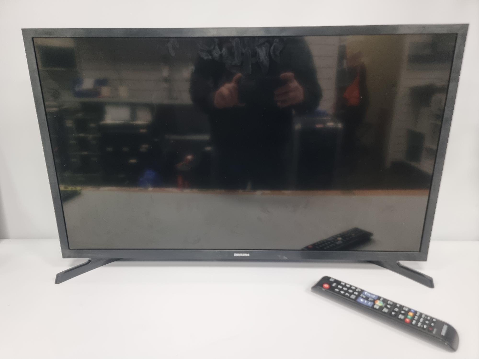 Samsung  32" HD Smart TV